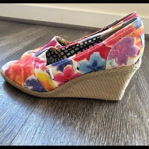 TOMS floral peep toe wedges